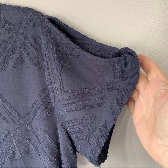 Peace & Pearls navy blue Aztec eyelash relief short sleeve vneck top. Size XXL - Picture 5 of 10